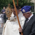 Pan Jezus na kwietnych dywanach. Boże Ciało na Kamionku