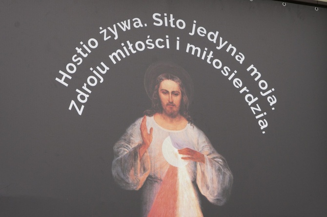 Pan Jezus na kwietnych dywanach. Boże Ciało na Kamionku