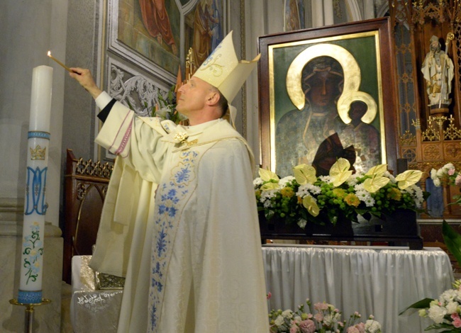 Początek uroczystości 50. rocznicy rozpoczęcia peregrynacji kopii Cudownego Obrazu Jasnogórskiego