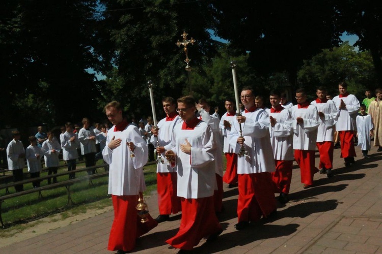 Służba liturgiczna u Matki Bożej