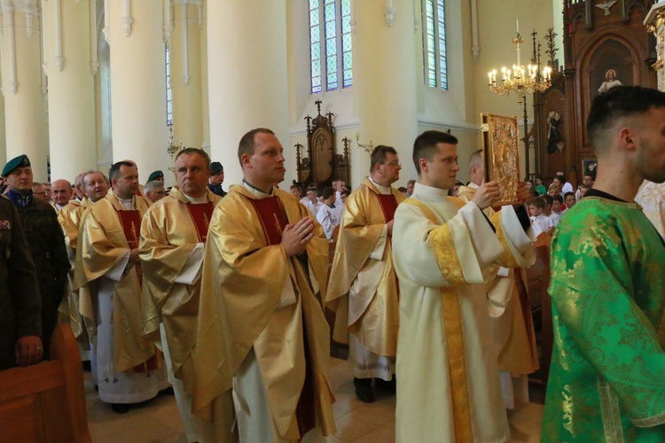 Służba liturgiczna u Matki Bożej