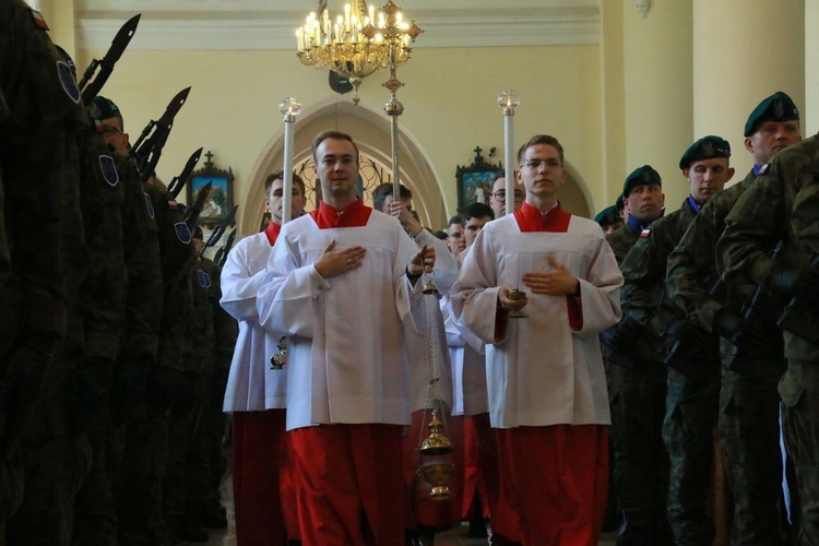 Służba liturgiczna u Matki Bożej