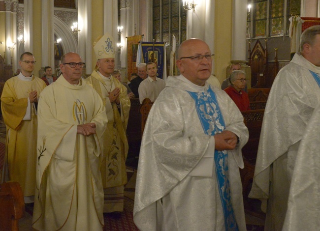 Msze św. z okazji 50. rocznicy rozpoczęcia peregrynacji kopii Cudownego Obrazu Jasnogórskiego