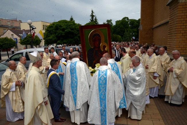 Msze św. z okazji 50. rocznicy rozpoczęcia peregrynacji kopii Cudownego Obrazu Jasnogórskiego