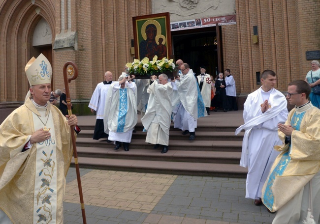 Msze św. z okazji 50. rocznicy rozpoczęcia peregrynacji kopii Cudownego Obrazu Jasnogórskiego