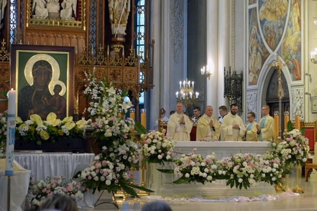 Msze św. z okazji 50. rocznicy rozpoczęcia peregrynacji kopii Cudownego Obrazu Jasnogórskiego