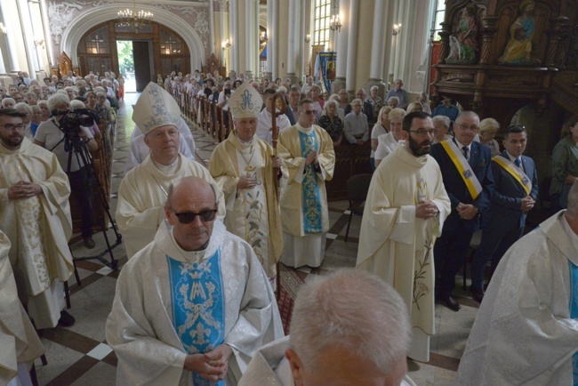 Msze św. z okazji 50. rocznicy rozpoczęcia peregrynacji kopii Cudownego Obrazu Jasnogórskiego