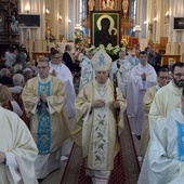 Odprowadzenie obrazu, który - po zakończonych uroczystościach - został odwieziony na Jasną Górę.