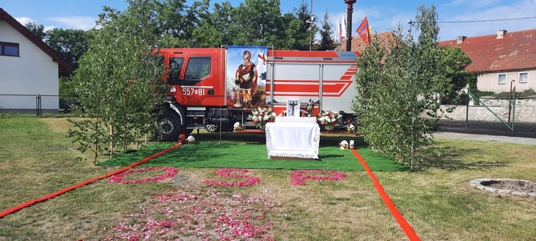 Kwieciste dywany w diecezji świdnickiej