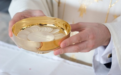 Franciszek: Eucharystia nie tylko karmi, lecz także nasyca
