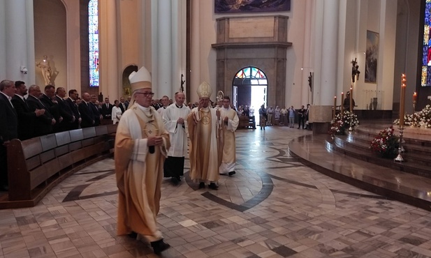 Abp Skworc: Budujemy przyszłość duchem ofiary, służby i bezinteresowności