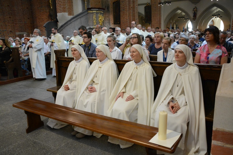 Jubileuszowa pielgrzymka dekanalna w odpust Matki Bożej Opolskiej