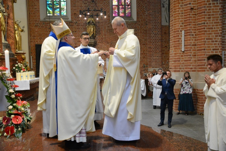 Jubileuszowa pielgrzymka dekanalna w odpust Matki Bożej Opolskiej