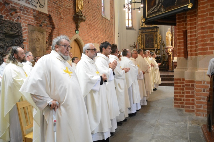 Jubileuszowa pielgrzymka dekanalna w odpust Matki Bożej Opolskiej