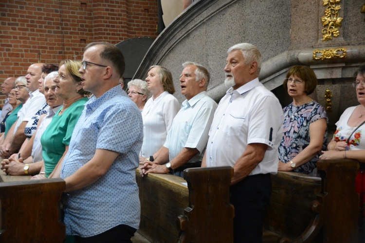 Jubileuszowa pielgrzymka dekanalna w odpust Matki Bożej Opolskiej