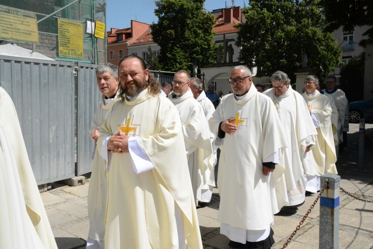 Jubileuszowa pielgrzymka dekanalna w odpust Matki Bożej Opolskiej