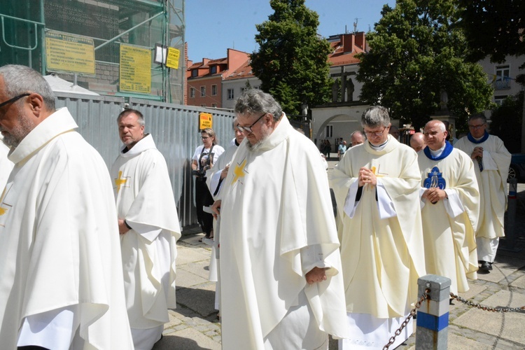 Jubileuszowa pielgrzymka dekanalna w odpust Matki Bożej Opolskiej