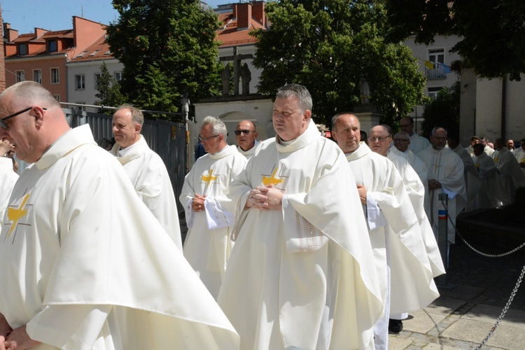 Jubileuszowa pielgrzymka dekanalna w odpust Matki Bożej Opolskiej