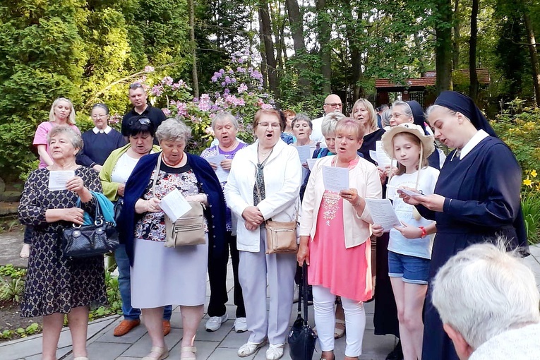 Zrozumieć, kim jest Matka i Wychowawczyni z Szensztatu