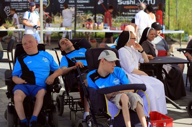 Koncert uwielbienia na przystani "Szkwał" w Kędzierzynie-Koźlu