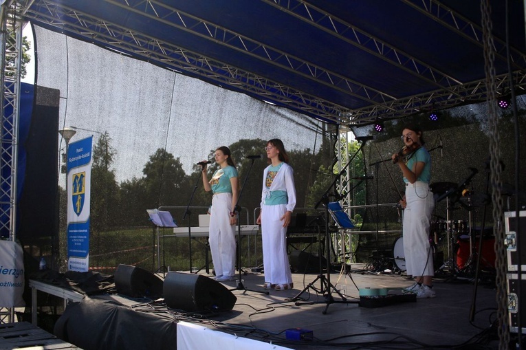 Koncert uwielbienia na przystani "Szkwał" w Kędzierzynie-Koźlu
