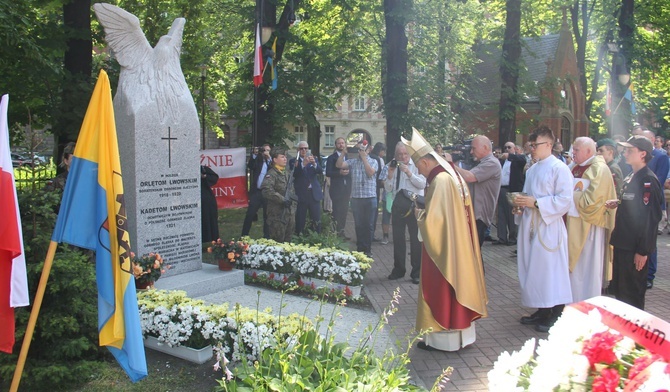 Katowice. Pomnik Orląt i Kadetów Lwowskich odsłonięty