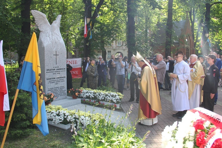 Katowice. Pomnik Orląt i Kadetów Lwowskich odsłonięty