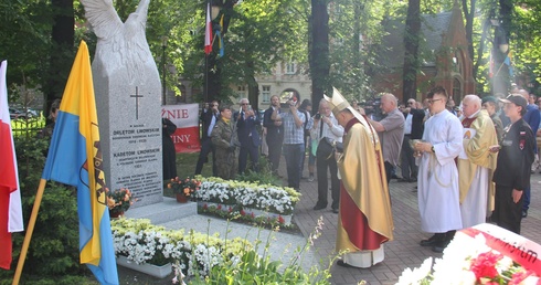 Katowice. Pomnik Orląt i Kadetów Lwowskich odsłonięty