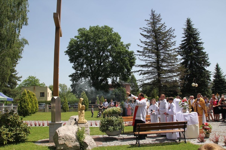 Nabożenstwo pod krzyżem misyjnym poprowadził o. Grzegorz Kamiński - misjonarz Świętej Rodziny.