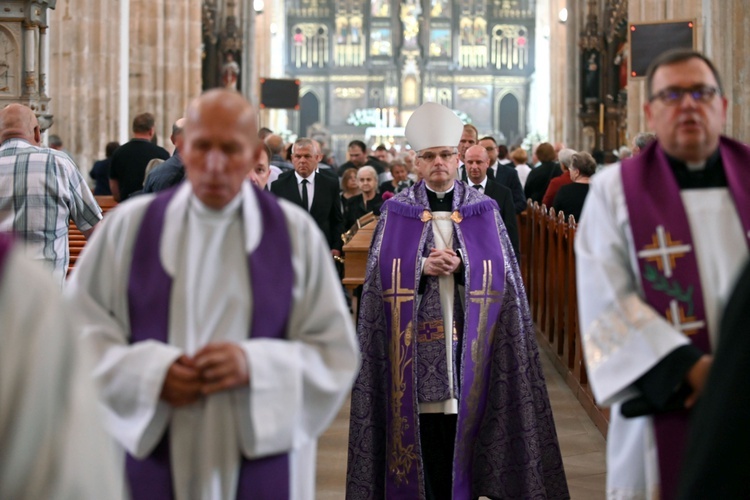 Strzegom. Pogrzeb ks. Władysława Janickiego [zdjęcia]