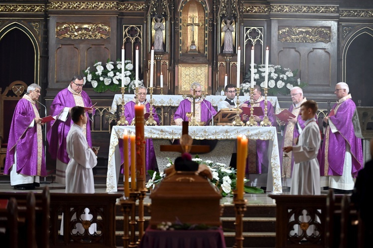 Strzegom. Pogrzeb ks. Władysława Janickiego [zdjęcia]