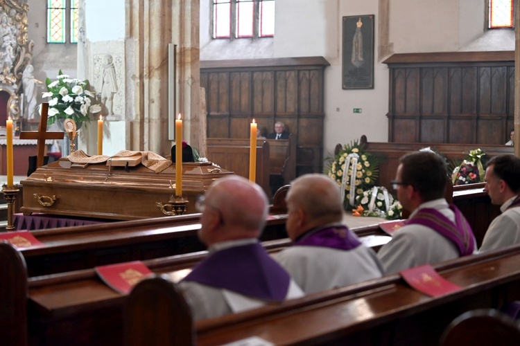 Strzegom. Pogrzeb ks. Władysława Janickiego [zdjęcia]