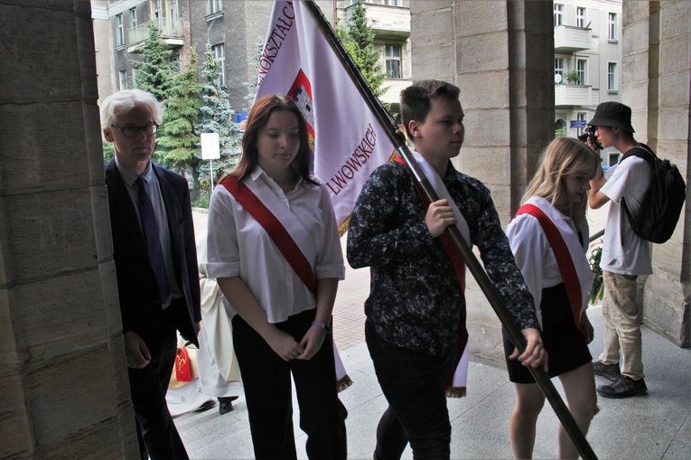 Katowice. Abp Mokrzycki święci pomnik orląt i kadetów lwowskich