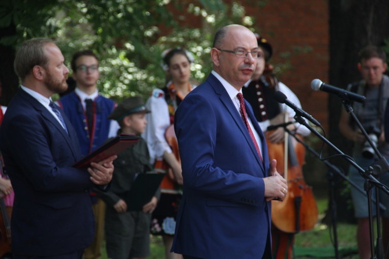 Katowice. Abp Mokrzycki święci pomnik orląt i kadetów lwowskich