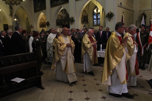 Katowice. Abp Mokrzycki święci pomnik orląt i kadetów lwowskich