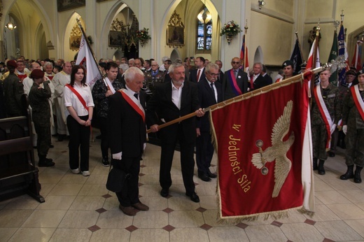 Katowice. Abp Mokrzycki święci pomnik orląt i kadetów lwowskich