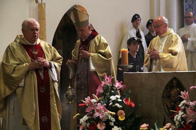 Katowice. Abp Mokrzycki święci pomnik orląt i kadetów lwowskich