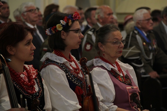 Katowice. Abp Mokrzycki święci pomnik orląt i kadetów lwowskich