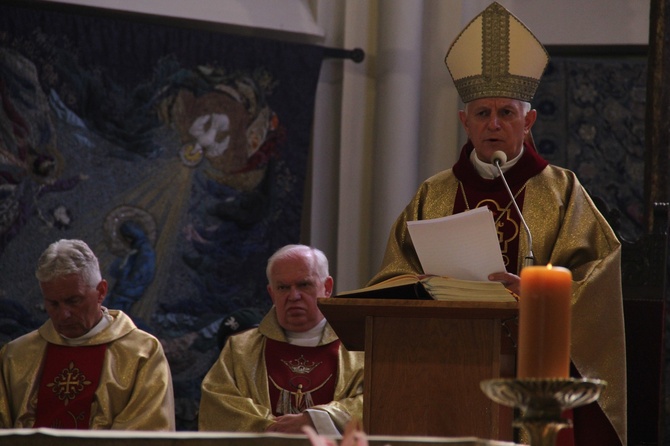 Katowice. Abp Mokrzycki święci pomnik orląt i kadetów lwowskich