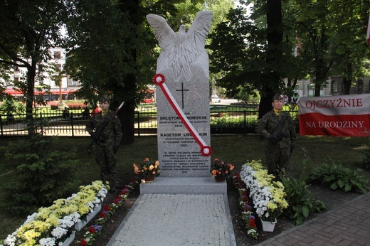 Katowice. Abp Mokrzycki święci pomnik orląt i kadetów lwowskich