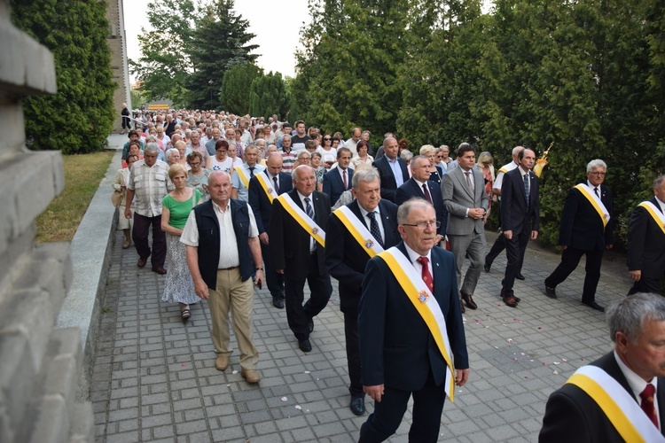 Stacja kongresowa z udziałem ludzi pracy