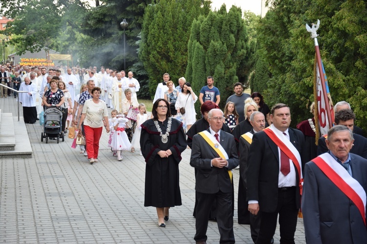 Stacja kongresowa z udziałem ludzi pracy