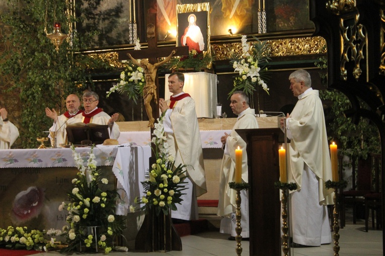 Modlą się w papieskich intencjach 