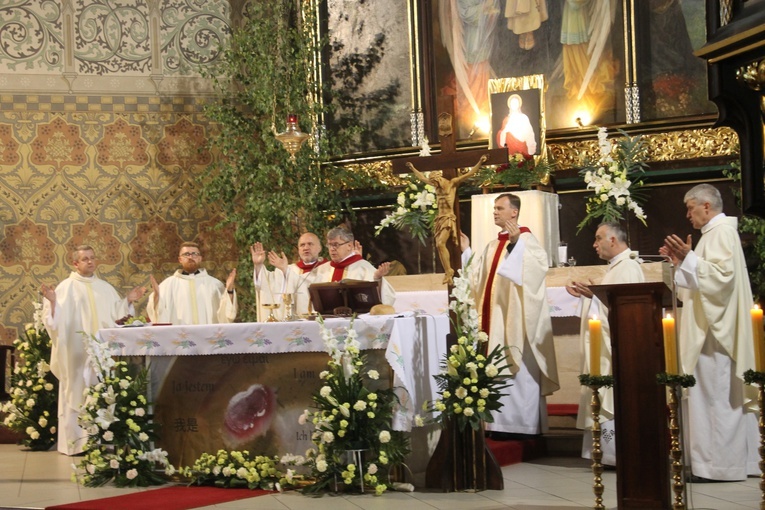 Modlą się w papieskich intencjach 