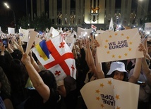 Dziesiątki tysięcy demonstrantów domagały się przyjęcia Gruzji do UE