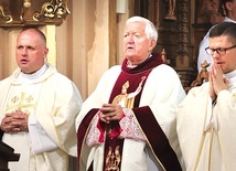 ▲	Eucharystii  dla pielgrzymów przewodniczył jubilat ks. Stanisław Śmietana.
