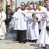 Metropolita warszawski podkreślał, że Kościół nie chce żyć obok problemów tego świata i że Eucharystia jest największym skarbem po wszystkie czasy.