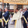 ▲	Metropolita gdański przewodniczył procesji z bazyliki Mariackiej.