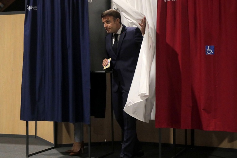 Prezydent Macron odrzucił dymisję premier Borne