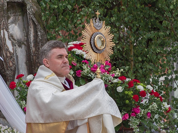 ◄	– Dzielmy się tym błogosławieństwem  z innymi – zachęcał  bp Zieliński.